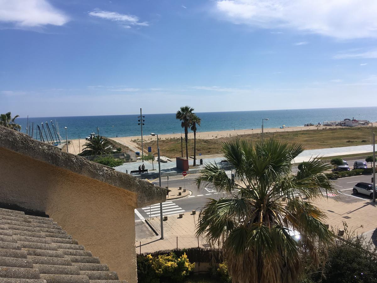 Beach House Кастельдафелс Екстер'єр фото